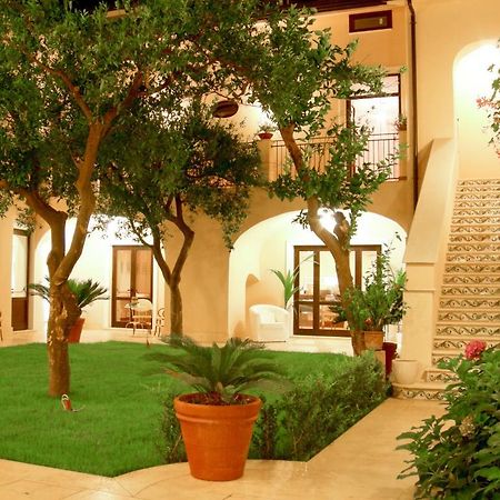 Hôtel L' Antico Cortile à Caserte Extérieur photo