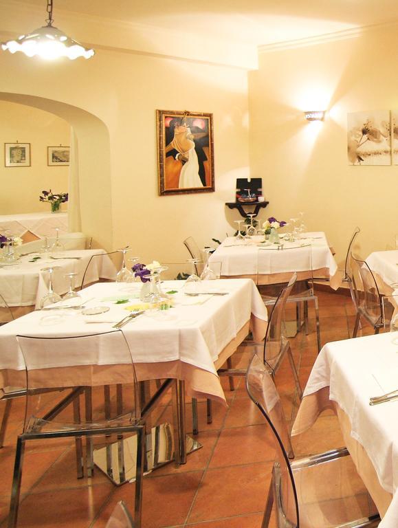Hôtel L' Antico Cortile à Caserte Extérieur photo
